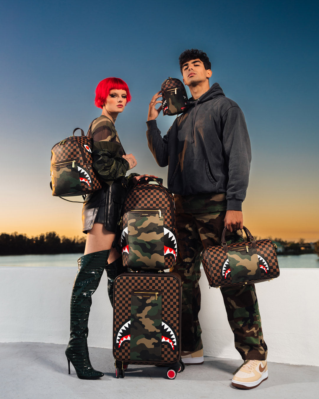 EXTERIOR GOLD ZIP POCKET SHARKS IN PARIS SAVAGE BACKPACK