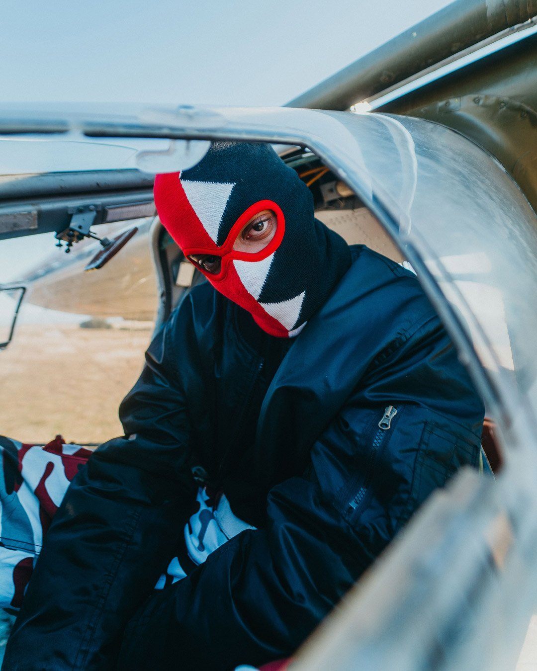 VERTICAL SHARK SKI MASK